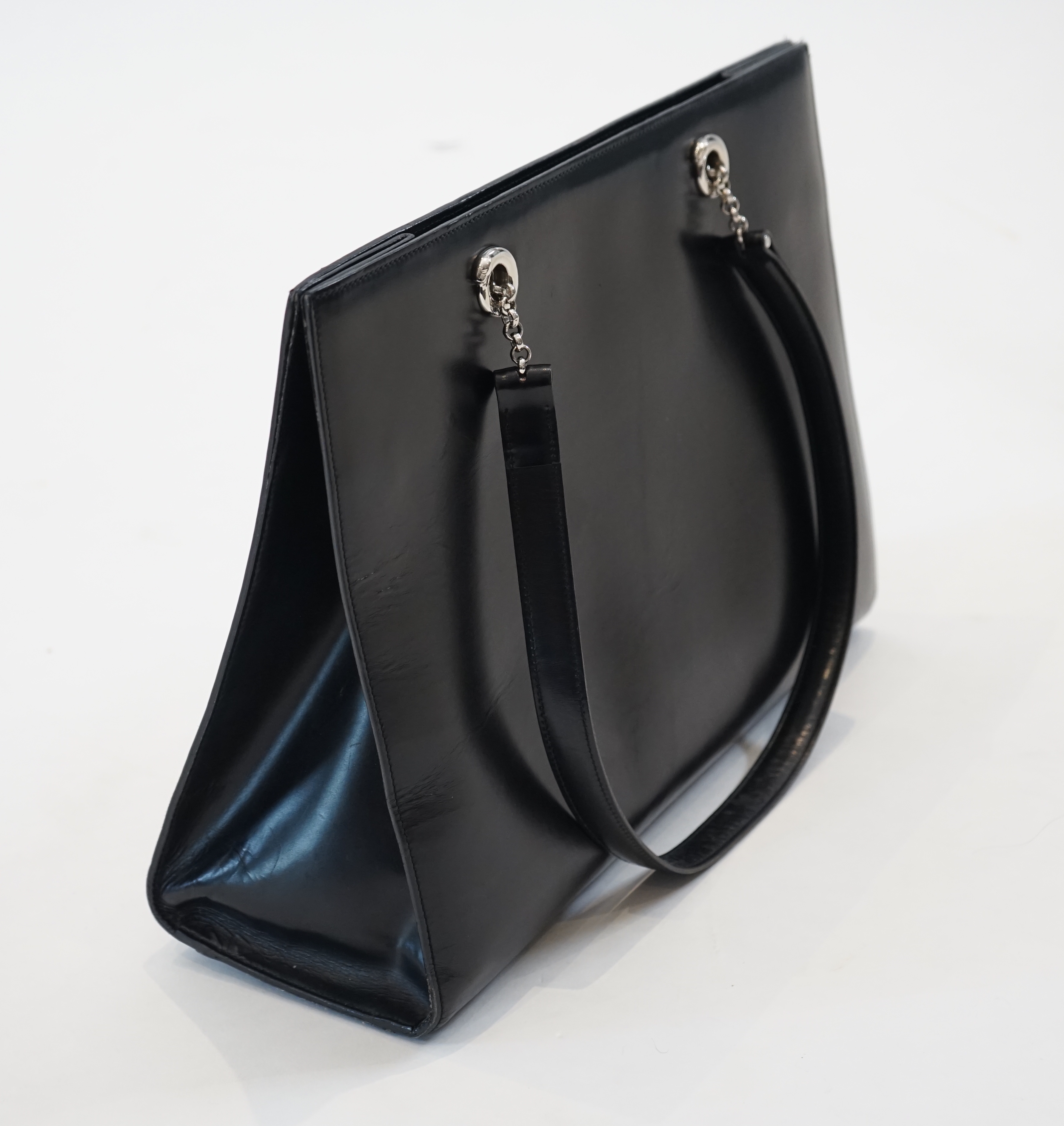 A Cartier Panthère shopping bag in black leather, width 37cm, depth 13cm, height 28cm